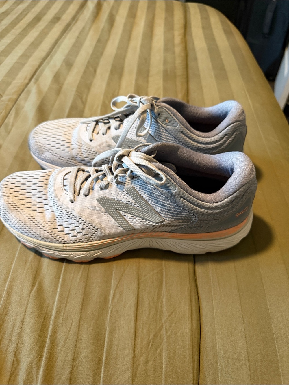 New Balance Women's Light Gray and Peach Running Sneakers